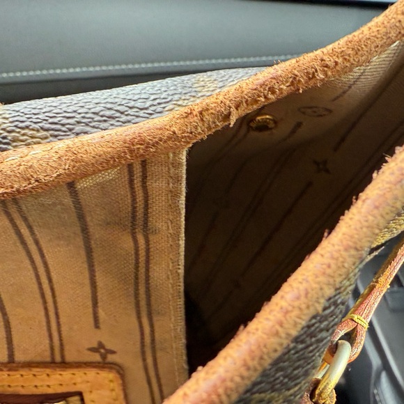 Authentic Louis Vuitton Neverfull MM - Picture 8 of 15